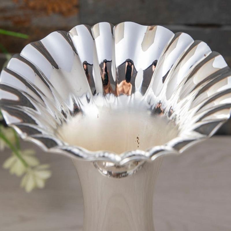 Geometric Embossed Metal Vases - Interior Design Scandinavian 评论和价格